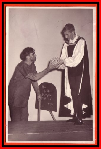 [1961-afr-hamlet-foto05-600.jpg]