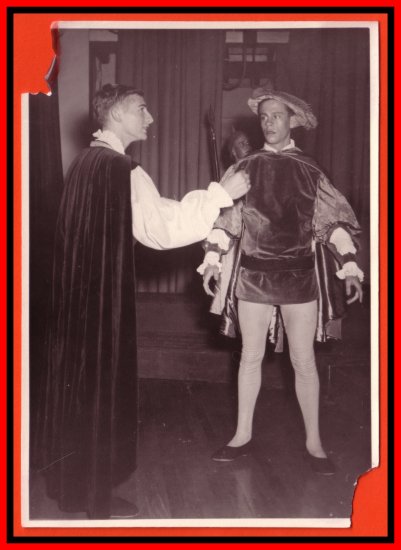 [1961-afr-hamlet-foto13-600.jpg]